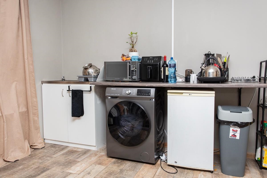 6 Bedroom Property for Sale in Vredekloof Heights Western Cape